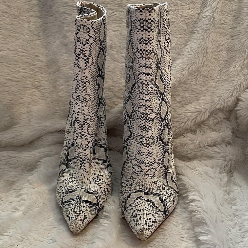 Raye Easton Bootie in Black & White Embossed Snakeskin Print Size 6 - Picture 5 of 9